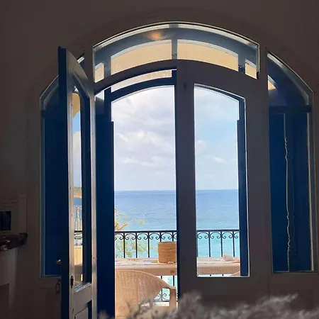 Sleeps 2 With Balcony Apartman